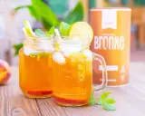 Erfrischender Eistee mit Pfirsich, Minze und Limette. Perfekt zum eistee selber machen kinderleicht.