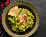 Guacamole: Prosty przepis, triki na przechowywanie i podawanie.