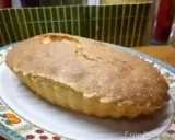 Un delicioso rebojo zamorano, recién horneado y listo para disfrutar. Suave y esponjoso, un clásico de la repostería.