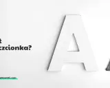 Duże białe A i małe metalowe A obok. Tekst "Font czy czcionka?".