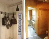 Stara boazeria aranżacje: biała boazeria w przedpokoju z torbami i kuchnia z drewnianą boazerią.