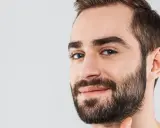 Grubszy zarost po goleniu? Dermatolog obala popularny mit