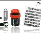 Kit para revelar un carrete: tanque JOBO UniTank, cortador de película y tiras de negativos.