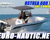 Bateau Ostrea 600 T-Top en mer, avec deux personnes à bord. Avis positifs sur ce modèle.