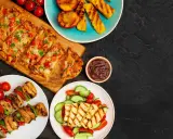 Grillad kyckling, halloumi och pizza – perfekt för ett somrigt lunch recept.