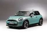 Turkusowy Mini Cooper z białym dachem. Stylowy wygląd i sportowe detale, idealny do miasta. Sprawdź mini cooper dane techniczne!
