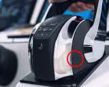 Le réglage du boîtier de commande Mercury est en cours. Le bouton rond rouge indique un point d'action.