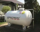 Zbiornik na gaz 2700 litrów od Bałtykgaz. Ile wystarcza? Zależy od zużycia, ale to spora pojemność dla domu.