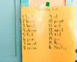 Lista słówek do nauki pisowni, zawiera słowa takie jak "boil", "joy", "oil". To **intermediate jaki to poziom** nauki angielskiego.