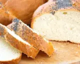 Pyszny, domowy chleb z makiem, idealny do każdego posiłku. Ten przepis na chleb jest prosty i szybki.