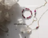 Biżuteria dla Lwa: rubin, granat, topaz. Delikatny naszyjnik i bransoletka z kryształem górskim.