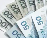 Złotówki 100 i 50. Zwrot kosztów wysyłki przy odstąpieniu od umowy to ważna kwestia dla konsumentów.