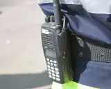 Radiotelefon GP380 na pasie służbowym. Używanie go na zabronione częstotliwości w Polsce grozi konsekwencjami.