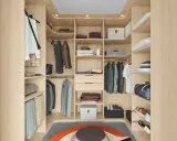 Un dressing de chambre moderne et fonctionnel, offrant une organisation parfaite pour vos vêtements et accessoires. Une belle idée dressing chambre.