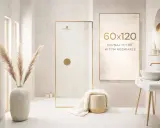 Elegancka łazienka z prysznicem i umywalką. Na ścianie plakat "60x120 poznaj płytki w tym rozmiarze".