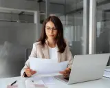 Rezygnacja ze stażu: Urząd Pracy vs. umowa. Co musisz wiedzieć?