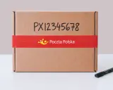 Paczka z numerem PX12345678 gotowa do wysyłki. Poczta Polska zadba o jej bezpieczny transport.