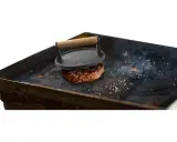 Patelnia żeliwna: jak usmażyć idealnego burgera w domu?