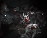 Postapokaliptyczna walka z potwornym królem szczurów w The Last of Us. Postać w masce gazowej i z latarką mierzy się z przerażającym stworzeniem.