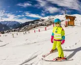 Narty z dziećmi w Austrii? Kompletny przewodnik dla rodziców!