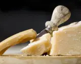 Ser halloumi: kalorie, białko i dieta jeść czy unikać?