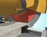 Máquina amarilla cortando hormigón con disco radial.