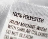 Etichetta: 100% poliestere. Come si lava: lavaggio in lavatrice a caldo con colori simili. Non candeggiare.