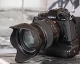 Cámara Fujifilm X-T3 con lente XF 16-55mm f/2.8. Lista para capturar momentos.