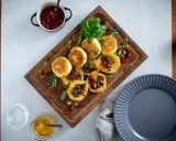Kroppkakor recept: Gyllene kroppkakor fyllda med fläsk och serverade med lingon. En klassisk svensk rätt.