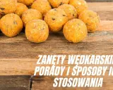 Kulki zanęta wędkarska 2,5kg na drewnianym tle. Porady i sposoby ich stosowania.