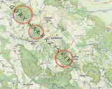 Szlak pieszy przez Góry Wałbrzyskie, z zaznaczonymi punktami widokowymi i schroniskami.