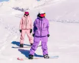 Jaki strój na snowboard? Kompletny poradnik dla początkujących!