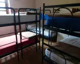 Tanie noclegi za granicą: Jak oszczędzać bez utraty komfortu?