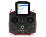 Jeti DS-24 Fernsteuerung mit Carbon-Optik und Farbdisplay. Menü zeigt "Model" und "Fine Tuning" an.