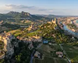 Panoramica di borghi medievali e paesaggi collinari, ideali per gite di un giorno da Rimini: San Leo, Gradara, Santarcangelo, Sasso Simone.