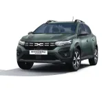 Dacia Sandero Stepway verde, el coche más vendido en España, con su diseño robusto y moderno.