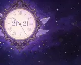Zegar z anielskimi skrzydłami pokazuje 21:21. To znaczenie może być znakiem, że czas na zmiany lub nowy początek.