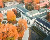 Jesienne barwy otulają sanatorium w Busku-Zdroju. Prywatny pobyt w tym urokliwym miejscu to idealny pomysł na relaks.