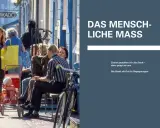 Menschen auf einer Straße, ein Baby im Kinderwagen, Fahrräder. Die Stadt als Ort für Begegnungen, wie von gehl architects gestaltet.