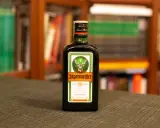 Czy Jägermeister to whisky? Rozwiewamy mity o tym likierze!