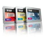 Różne rodzaje dysków SSD: 480GB, 1TB i 2TB, prezentowane w eleganckich obudowach.