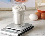 100 g mąki: ile to szklanki? Perfekcyjne odmierzanie bez wagi!