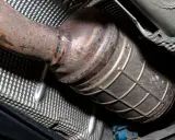 Rdza na rurze wydechowej i katalizatorze. Zastanawiasz się, ile trwa wypalanie dpf na postoju? To zależy od wielu czynników.