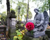 Cmentarz Bródnowski: Jak skutecznie znaleźć grób krok po kroku?