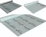 Rolki materiału budowlanego: paroizolacja z aluminium, paroizolacja biała i paroizolacja z nadrukiem.