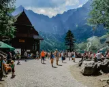 Zakopane: Co zwiedzić? Atrakcje, szlaki, termy i jak uniknąć tłumów