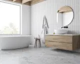 Nowoczesna łazienka z wanną i umywalką. Szare płytki na ścianie wyglądają świetnie, ale jaka fuga do szarych płytek będzie najlepsza?