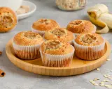 Deliciosas magdalenas bebe de plátano y avena, perfectas para un desayuno o merienda.