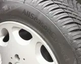 Opony wielosezonowe Continental AllSeasonContact na feldze aluminiowej. Gotowe na każdą pogodę, zapewniające bezpieczeństwo przez cały rok.
