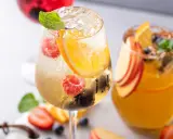 Orzeźwiające drinki z malinami, pomarańczą i miętą. Idealne z czym pić prosecco na letnie popołudnie.